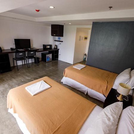 5880 Enriquez Residences Manilla Buitenkant foto
