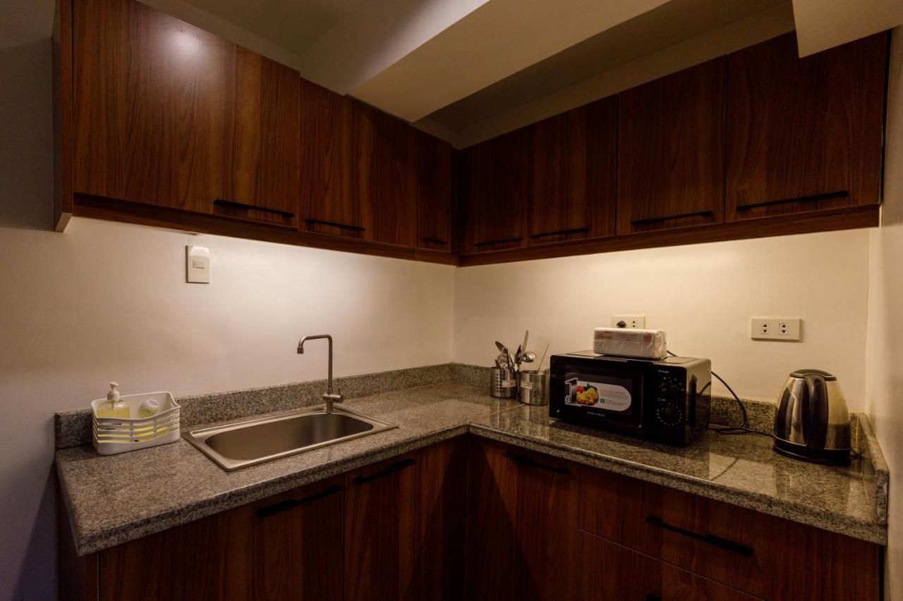 5880 Enriquez Residences Manilla Buitenkant foto