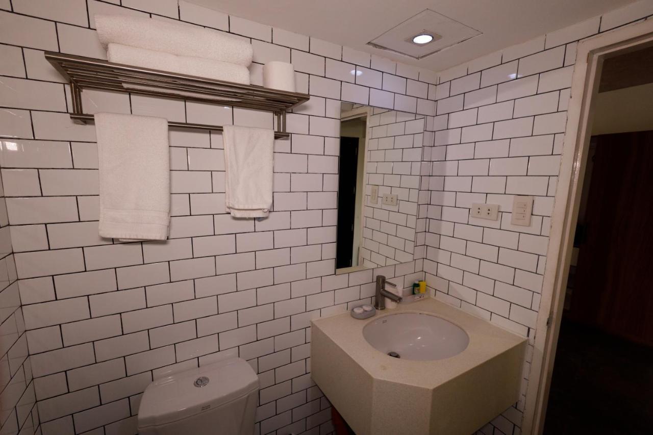 5880 Enriquez Residences Manilla Buitenkant foto