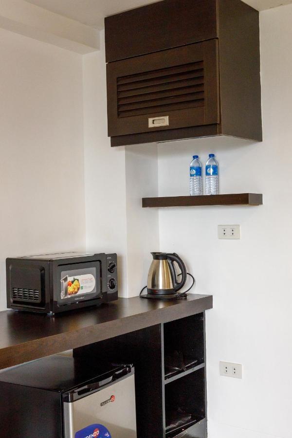 5880 Enriquez Residences Manilla Buitenkant foto