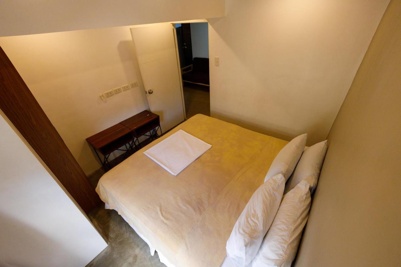 5880 Enriquez Residences Manilla Buitenkant foto